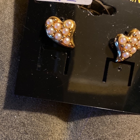 AVON Signed Vintage Heart Shaped Gold Tone Stud Earrings with Faux Pearls - Picture 2 of 5